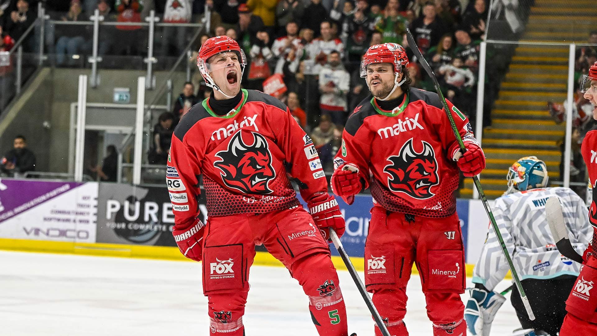 DEVILS DOWN GIANTS ON FRIDAY NIGHT